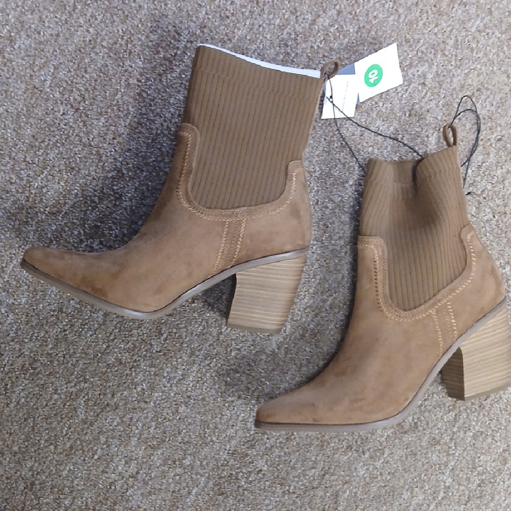 Universal Thread Tan Ribbed Heeled Boots